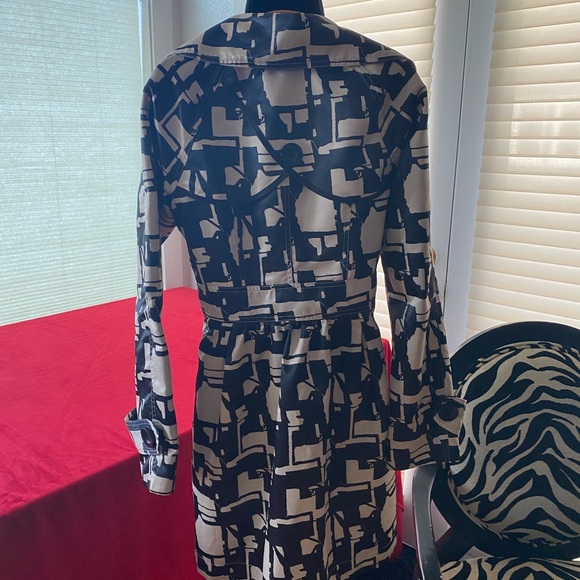 Nick & Mo black / white ruffle rain coat size M - Picture 7 of 11